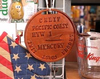 マーキュリーアイアントリベット MERCURY 鍋しき
アメリカ雑貨屋 SUNBRIDGE