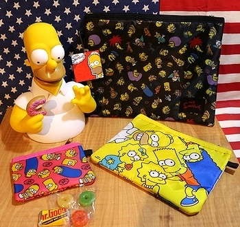 シンプソンズ3連ポーチ シンプソンズポーチセット アメリカアニメ
アメキャラポーチ アメリカ雑貨屋 サンブリッヂ 岩手雑貨 SUNBRIDGE