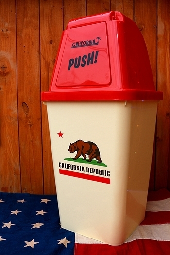 カリフォルニアゴミ箱 カリフォルニアダストボックス
アメリカン雑貨 アメリカ雑貨屋 サンブリッヂ SUNBRIDGE 岩手雑貨屋