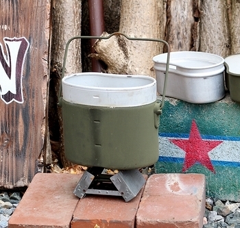 ドイツ軍USEDコンパクトコンロ ミリタリーエスビット アウトドアカセットストーブ
キャンプコンロ BBQコンロ ミリタリー雑貨 アメリカ雑貨屋 SUNBRIDGE