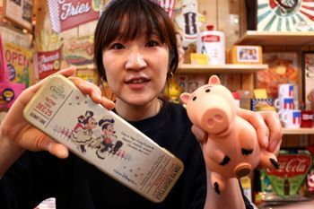 ディズニーランドお土産人気 トイストーリーブタ絆創膏
アメリカ雑貨屋 サンブリッヂ SUNBRIDGE 岩手雑貨屋 アメリカ雑貨通販