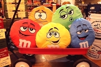 エムアンドエムズクッション m&m’sピロー アメリカンクッション
アメリカ雑貨屋 サンブリッヂ 岩手雑貨 SUNBRIDGE