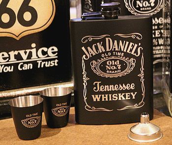 ジャックダニエルフラスコ7オンス ジャックダニエルギフト フラスコセット
アメリカ雑貨屋 アメリカン雑貨 サンブリッヂ 岩手雑貨屋 通販 矢巾町