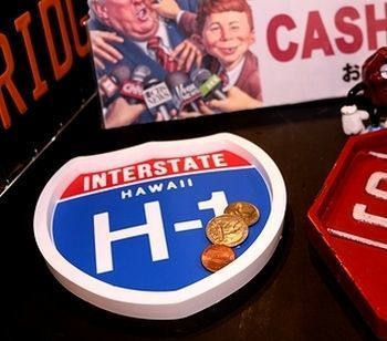 レディキロラバートレイ 星条旗ラバートレイ
トラフィックサインラバートレイ アメリカ雑貨屋 SUNBRIDGE 岩手